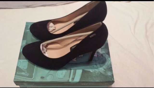 Zapatos salón negros. Hago envios