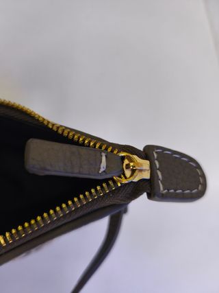 Bolso Loewe bandolera gris metálico 
