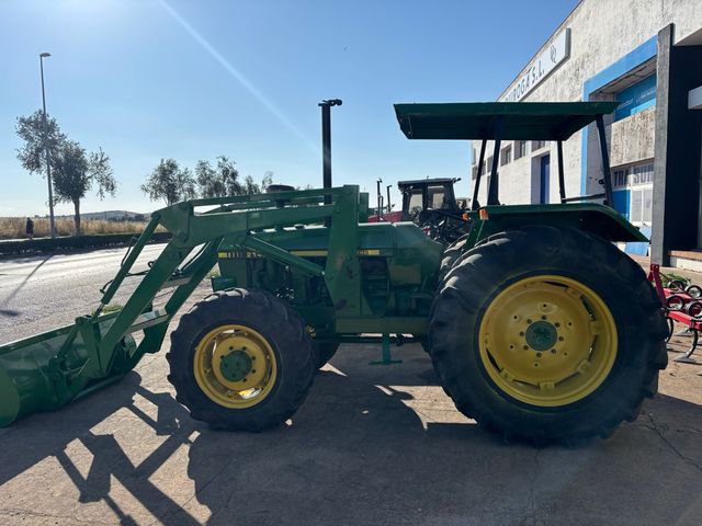 John Deere 2140 DT con pala