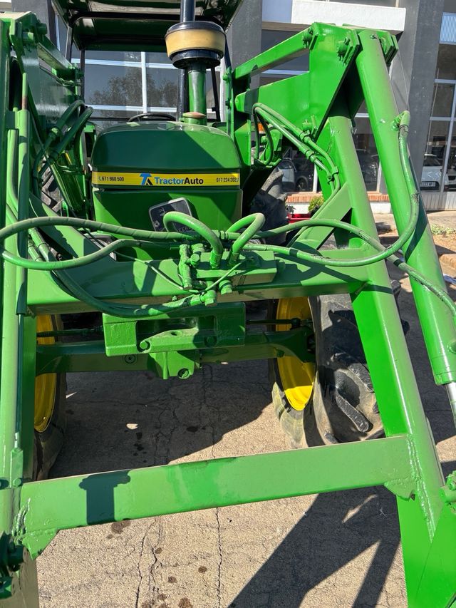 John Deere 2140 DT con pala