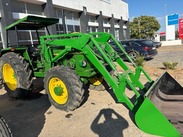 John Deere 2140 DT con pala