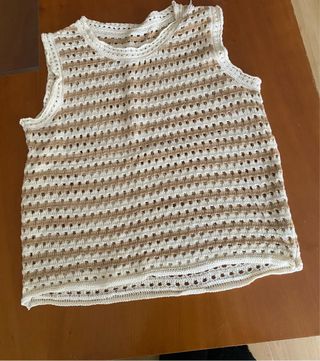 Top crochet beige y blanco