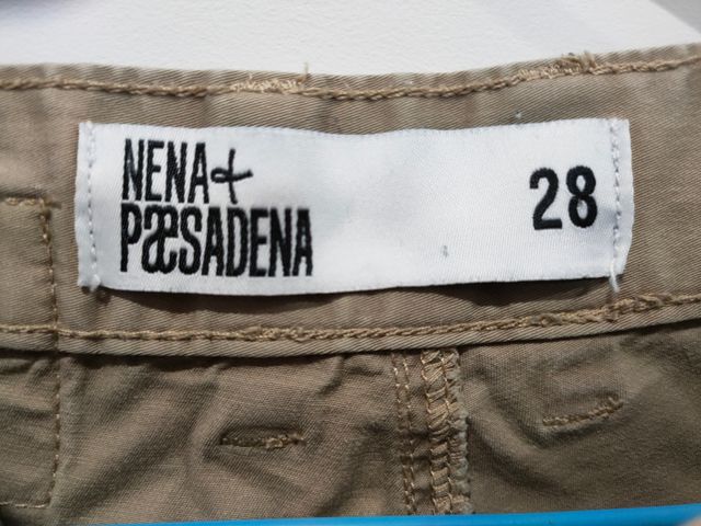 Pantalón beige de chico de la marca Nena Pasadena.