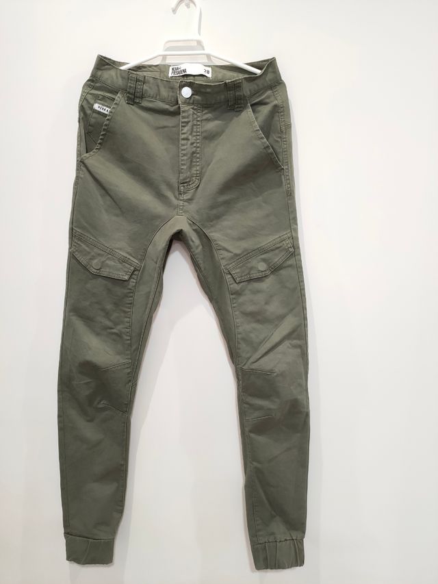 Pantalón verde de chico de la marca Nena Pasadena