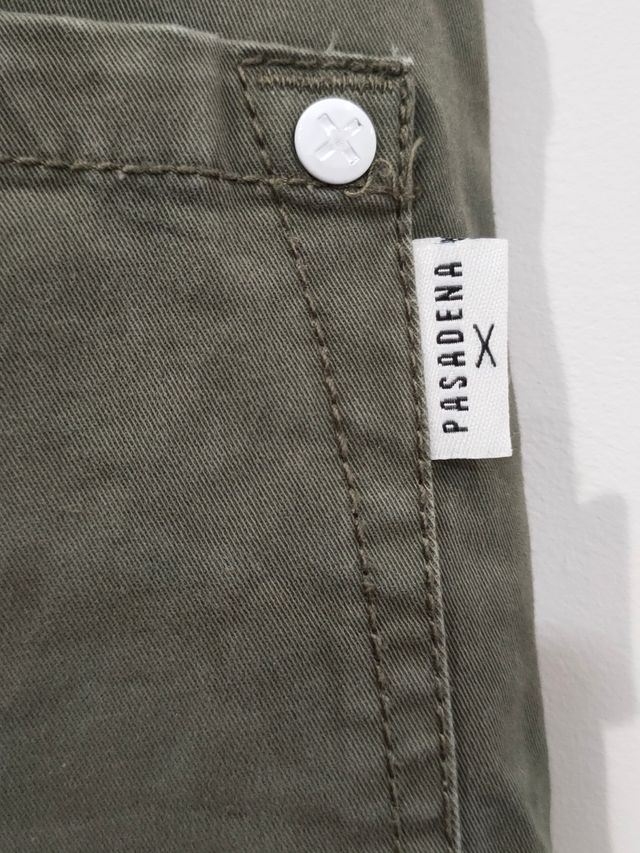 Pantalón verde de chico de la marca Nena Pasadena