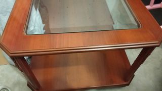 Mesa centro de salón,madera y  cristal pequeña 
