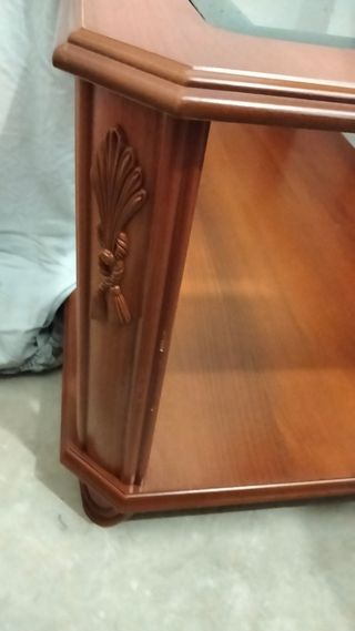 Mesa centro de salón,madera y  cristal pequeña 