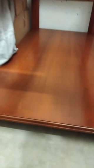 Mesa centro de salón,madera y  cristal pequeña 