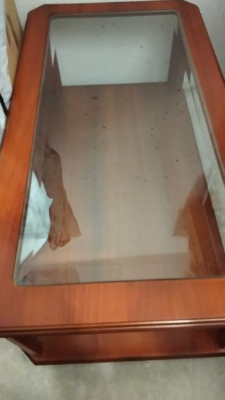 Mesa centro de salón,madera y  cristal pequeña 
