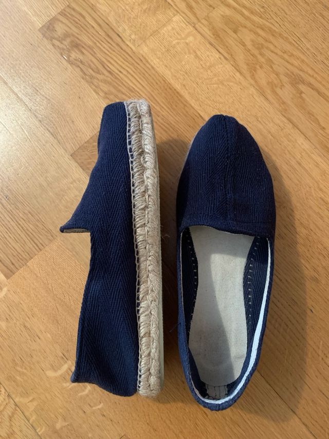 Alpargatas azul marino verano.