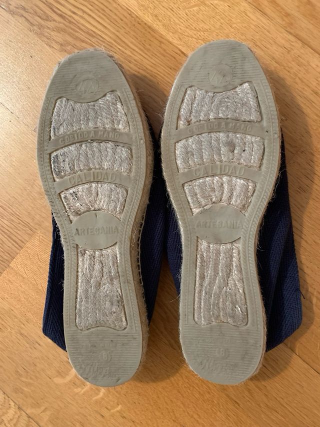 Alpargatas azul marino verano.