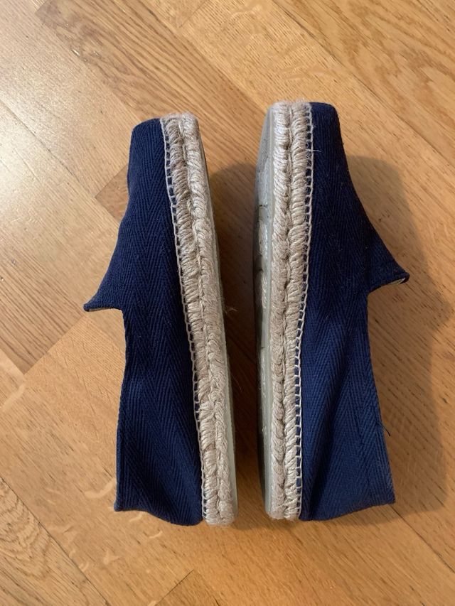 Alpargatas azul marino verano.
