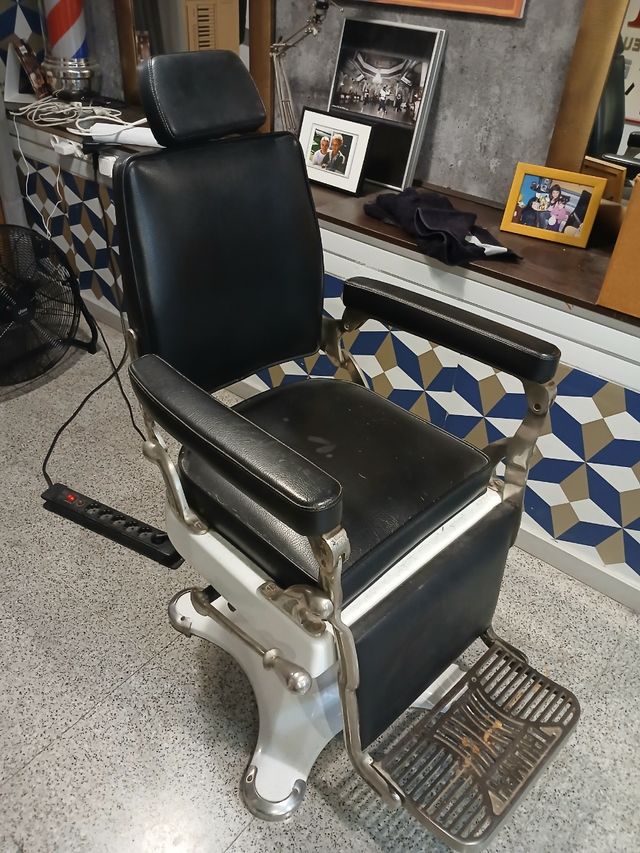 3 Sillónes barbero antiguo precio es por los tres