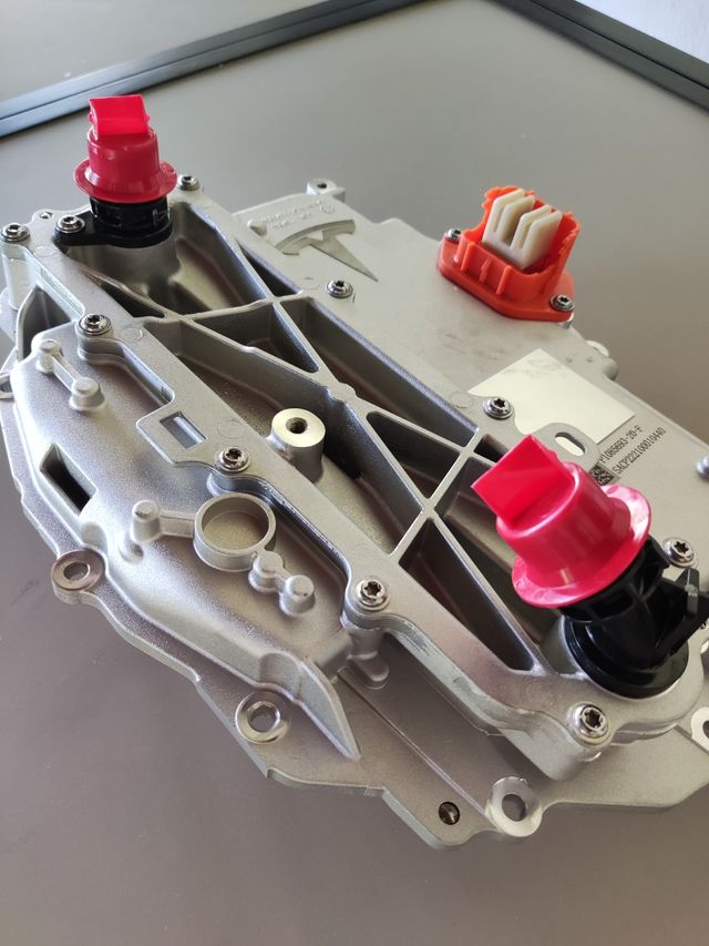 Inversor motor trasero Tesla model 3 defectuoso 