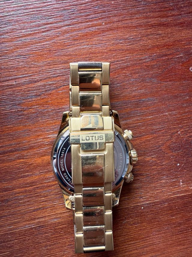Reloj Lotus 
