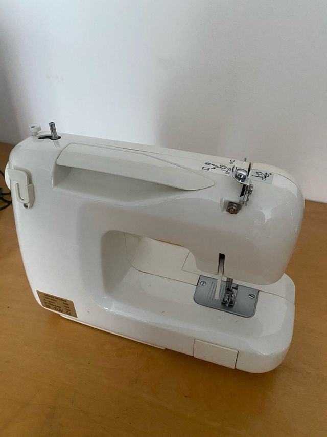 Máquina coser KOSEL domestica