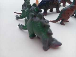 16 Dinosauri Giocattolo