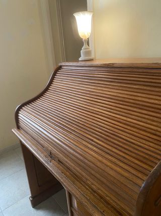 Escritorio antiguo americano madera con persiana