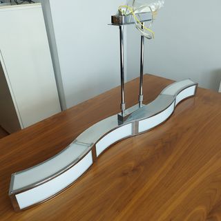 Lámpara moderna de metal y cristal