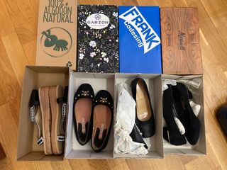 Sandalias planas negras con pedrería