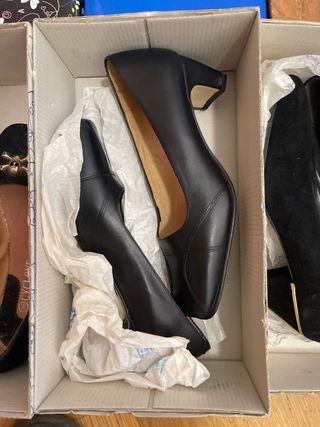 Sandalias planas negras con pedrería