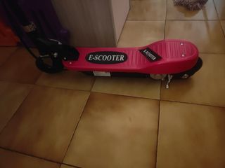 Patinete eléctrico infantil rosa
