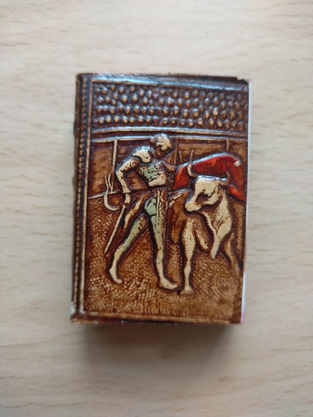 Caja cerillas piel vintage.