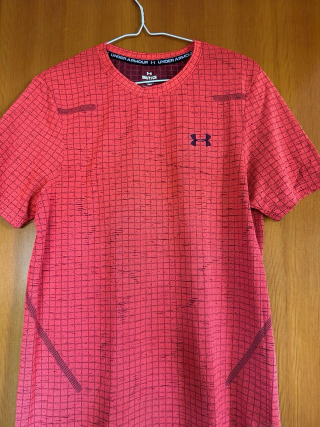 Camiseta Under Armour roja talla SM