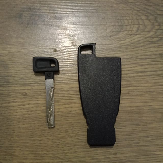 LLAVE AUXILIAR CLK 200 EN PERFECTO ESTADO