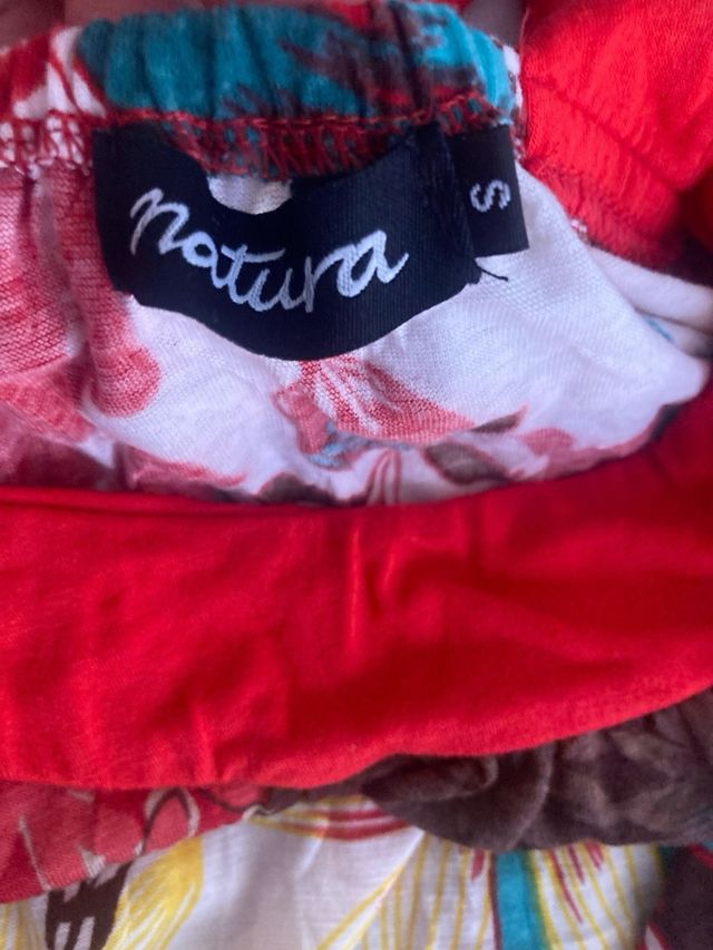 Vestido floral rojo y multicolor