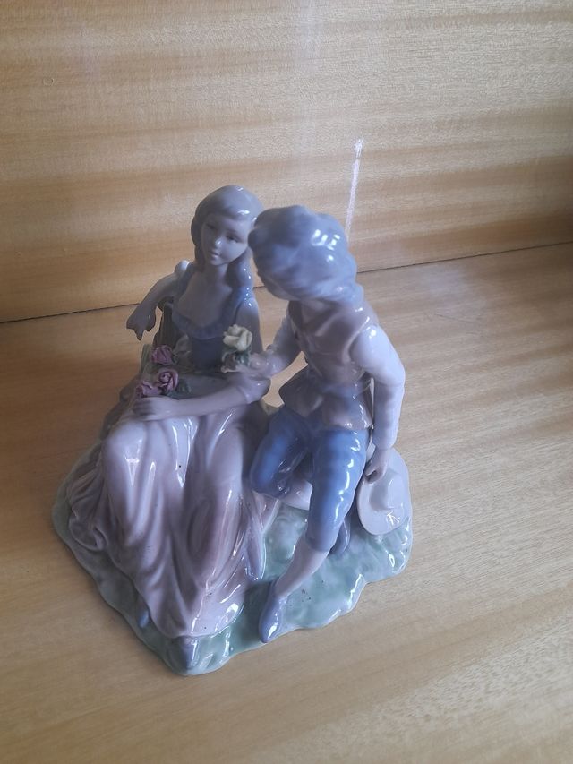 Pareja romántica y gansos cerámicos