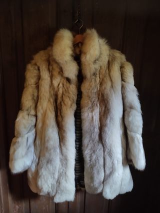 Abrigo Saga Fox beige y blanco
