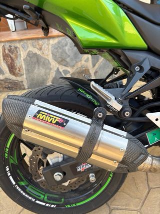 Kawasaki Z750 - Moto Verde