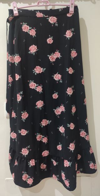 Falda midi pareo H&M negra flores rosas talla 38