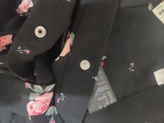 Falda midi pareo H&M negra flores rosas talla 38