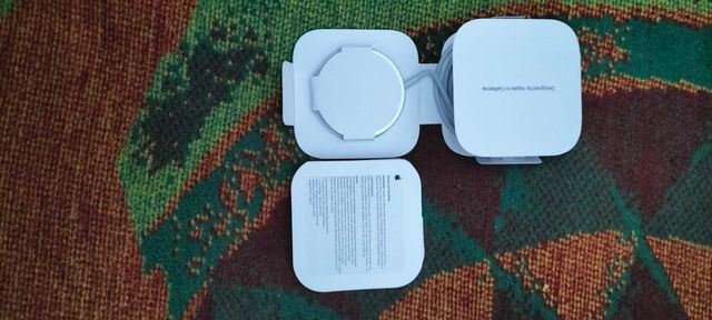 Pack Apple iPhone 16: Funda MagSafe + Cargador