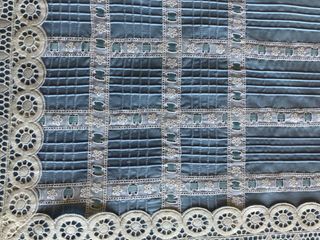 Sábana azul artesanal - tira bordada