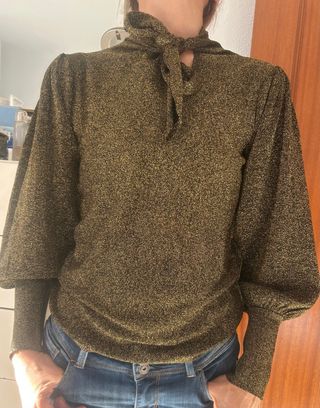 Blusa Uterqüe dorada talla S nuevo