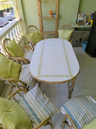 Mesa terraza + 6 sillas metal y madera.