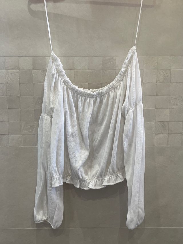 Blusa blanca hombros descubiertos