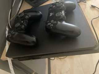 PS4 (PlayStation 4) + 2 mandos