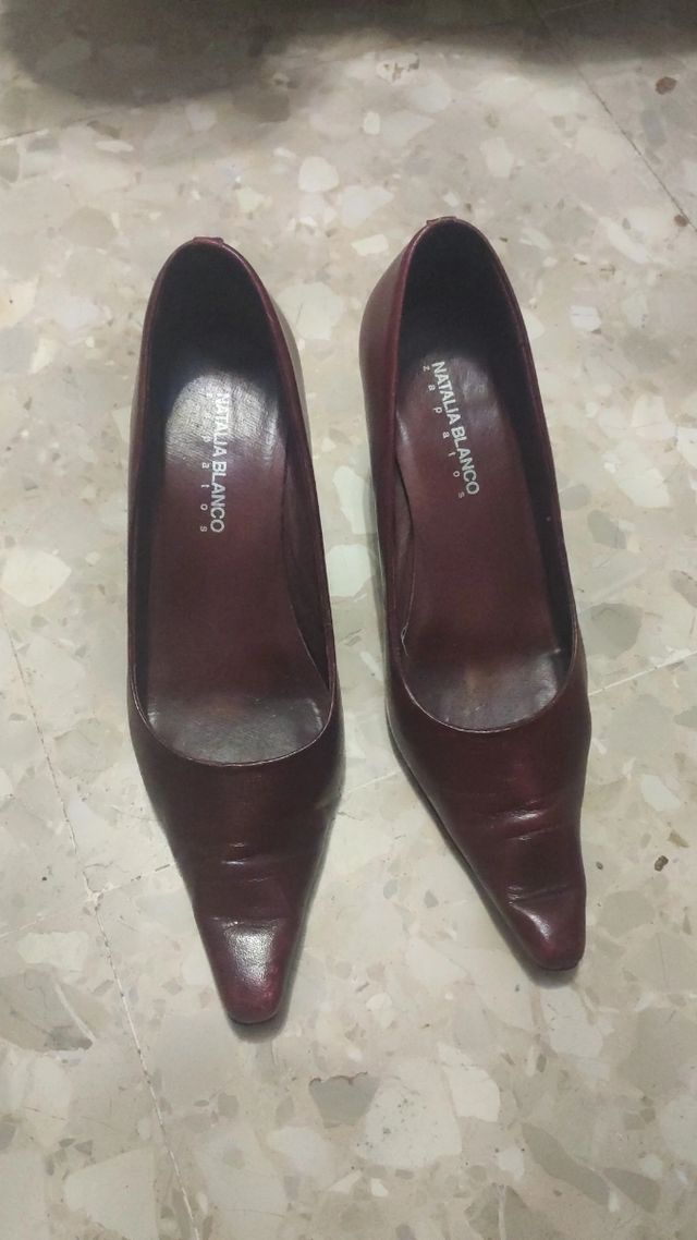 Tacones Natalia Blanco burdeos