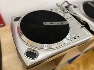 Numark TT1650 - Tocadiscos de Tracción Directa