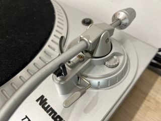 Numark TT1650 - Tocadiscos de Tracción Directa