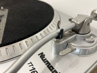 Numark TT1650 - Tocadiscos de Tracción Directa