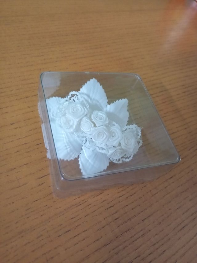 Tocado blanco para boda o comunión