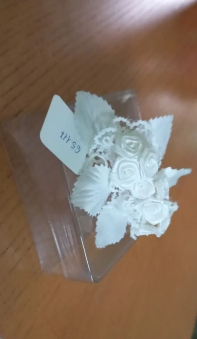 Tocado blanco para boda o comunión