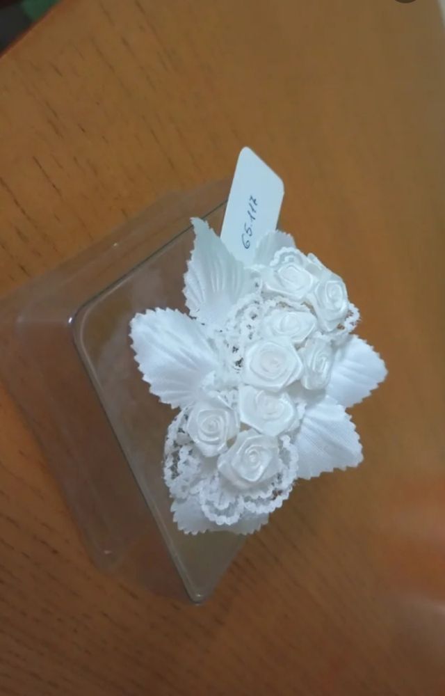 Tocado blanco para boda o comunión