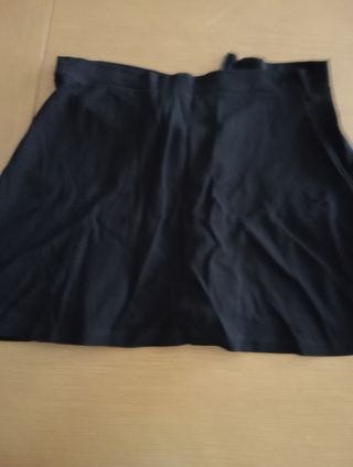 Falda negra corta cremallera Pull & Bear