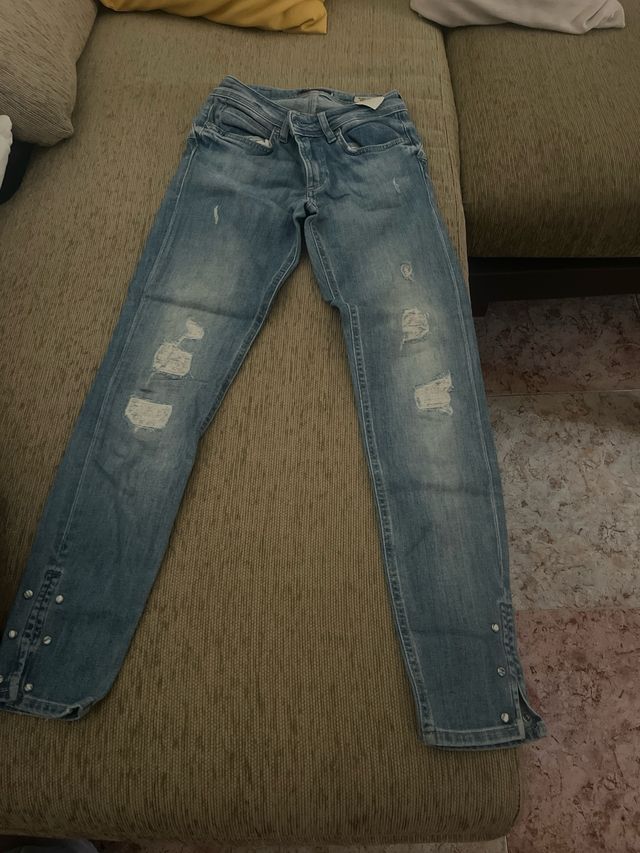 Vaqueros Salsa azules rotos, sin usar 